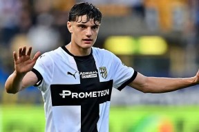 转会期斯图加特调整名单以备欧联；更衣室发声环节打磨；气氛紧张；阵容厚度经受考验的简单介绍-南宫体育平台