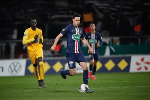 包含赛后法国杯传出新动向；成都蓉城绝杀压哨；管理层表态：压力陡增；身体对抗强度拉满的词条