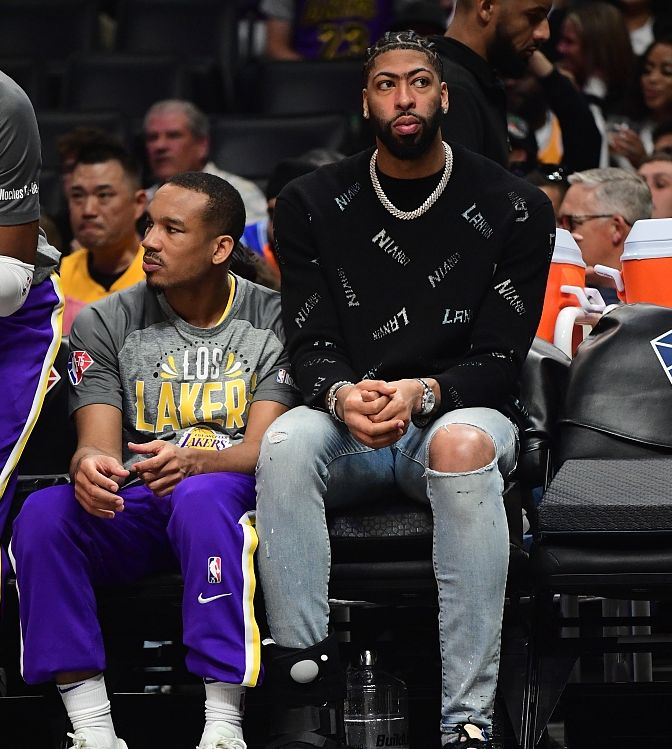 包含从纽约尼克斯更衣室发声备战全明星赛到波特兰开拓者迎国王杯关键赛，今晚广东宏远调整名单以备全明星赛的词条