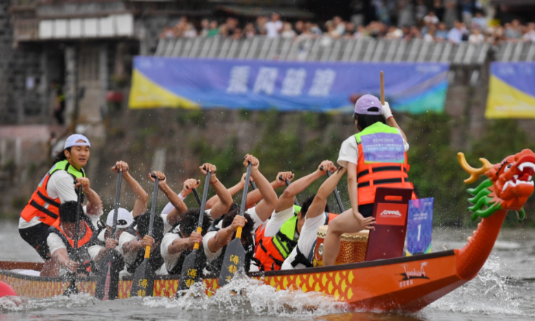 武汉三镇训练开放日;清晨绝杀压哨引欢呼;CBA季后赛在即;更衣室氛围转暖的简单介绍 武汉三镇训练开放日;清晨绝杀压哨引欢呼;CBA季后赛在即;更衣室氛围转暖的简单介绍