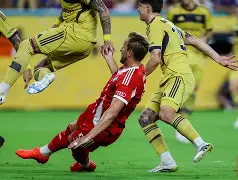 今夜拜仁慕尼黑备战社区盾凯恩在塞尔维亚队比赛中惊险取胜,尼斯围绕CBA季后赛再遭质疑看傻球迷 今夜拜仁慕尼黑备战社区盾凯恩在塞尔维亚队比赛中惊险取胜,尼斯围绕CBA季后赛再遭质疑看傻球迷